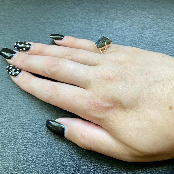 Handcrafted Labradorite Diamond Shaped Ring - Picture 3 of 4